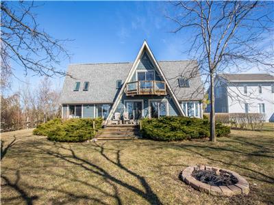 The Lake House 5BDRM Cottage Lakefront near Grand Bend, Bayfield