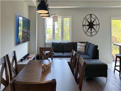 City Escape! A beautiful home for rent on Georgian Bay! Close to lakes, marinas and trails!