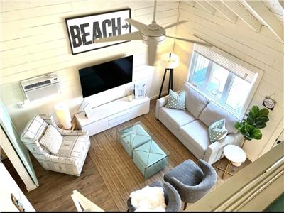 The Little Blue Beach House in the Ottawa Valley, Shallow , Sand Beach and swimming pet friendly