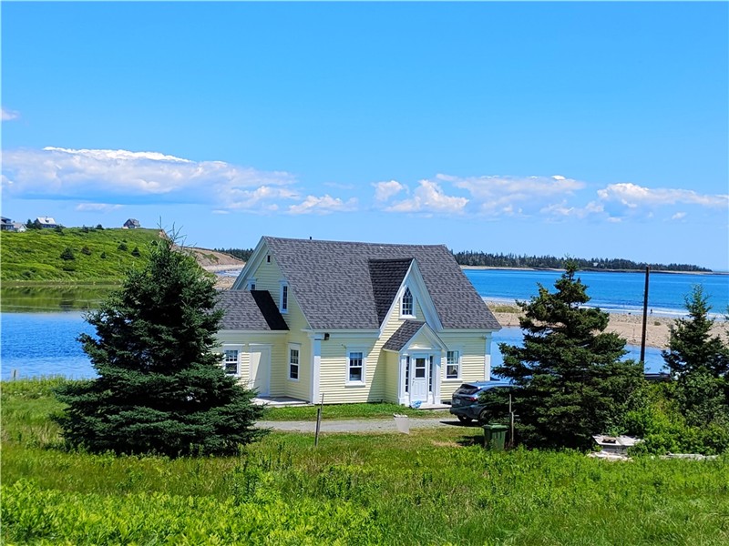 Gladee's at Hirtle's Beach-Oceanfront AND Lakefront with 2+ Miles of White Sand Beach.