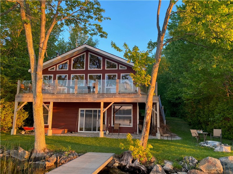 Loon Lodge on the shores of Miller Lake