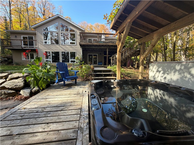 Magnifique Chalet Haliburton avec Bain à Remous