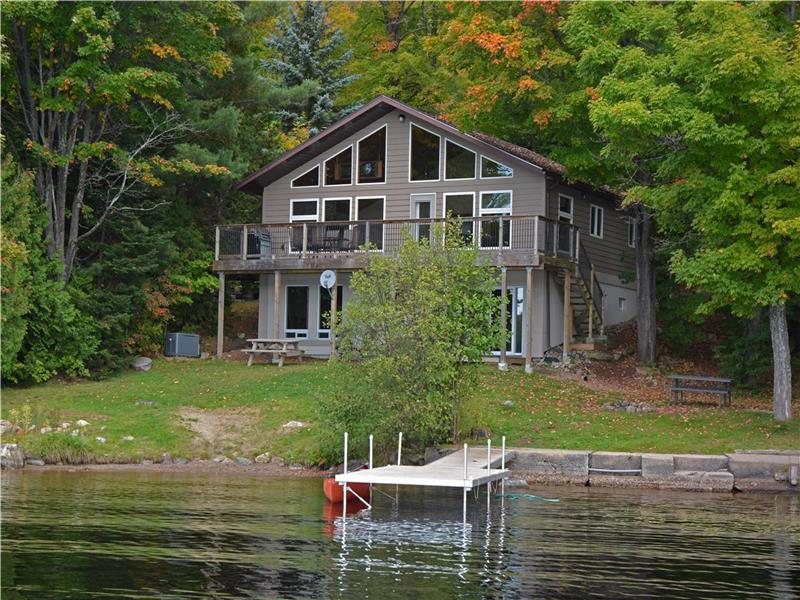Mapleview Cottage... Sur les rives sablonneuses Bay Lake