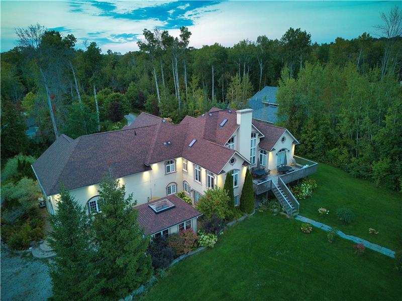 Luxury Lake Retreat Cottage Rentals in Wasaga Beach, Ontario - STRTT-2026-105