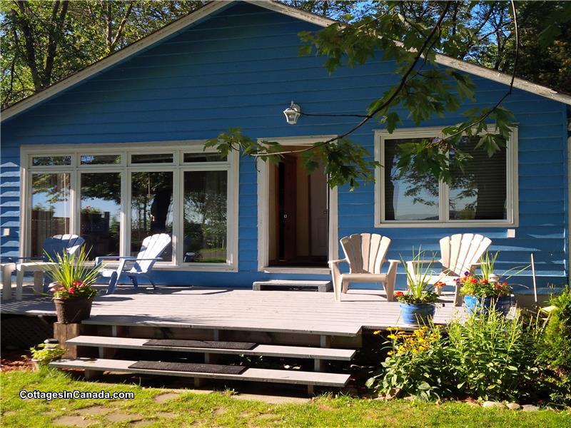 Chalet Bleu Brechin Cottage Rental Gl 17742 Cottagesincanada