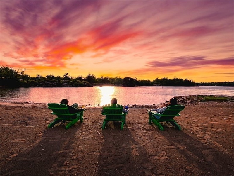 Spacious Georgian Bay Waterfront Cottage - Only 2 hours North of GTA