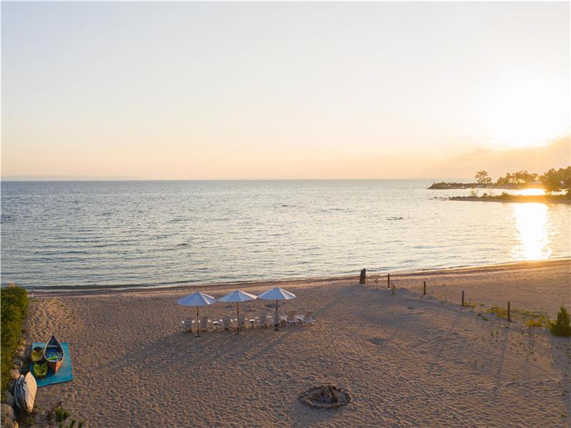 Southern Georgian Bay Beach House w/ **PRIVATE WATERFRONT**