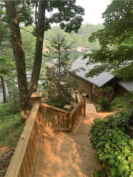 Beautiful Devil Lake Cottage