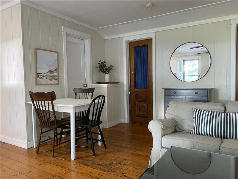 Tyler Lane Cottage, Lakeview, 50 metres to the beach.