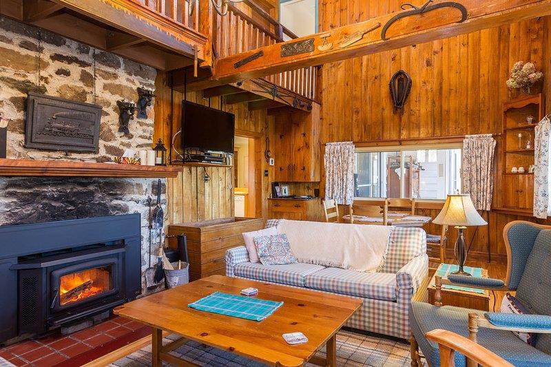 The Pines of Lac des Iles - Cottage Home. Canoe, Kayak, Hike, Swim, Fish, Ski.