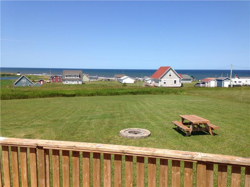 BUELL'S BEACH HOUSE at picturesque Cousins Shore, PEI-