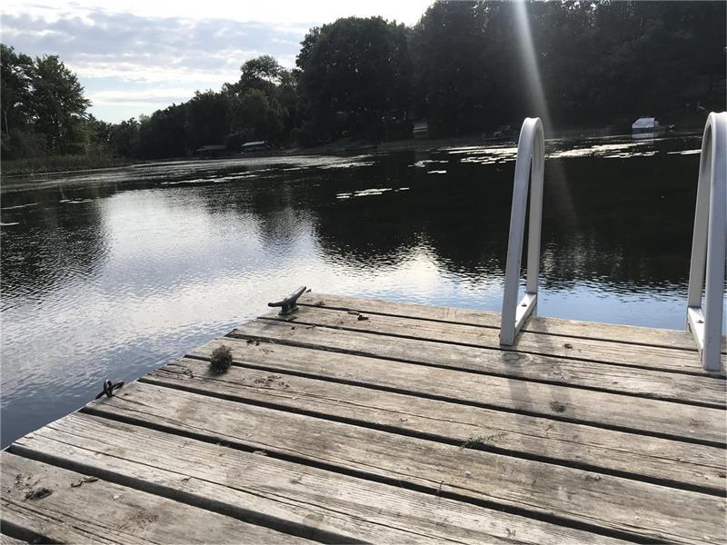 LARGE WATERFRONT COTTAGE WITH VIEWS ONLY 1.5HR AWAY