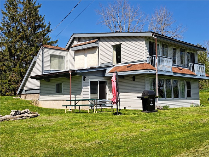 Solartude Cottage - Amherst Island. Near Kingston & Thousand Islands. Lake Ontario waterfront