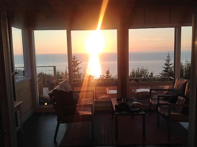 Contemporary home on the Ocean. Panoramic  views. Very private and secluded. Sunsets