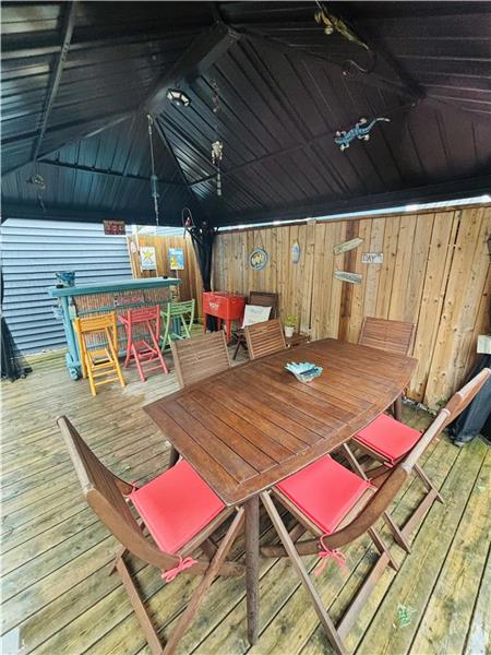 PRICE INCLUDES HST -Across from the Beach Entrance -Walk to 2 waterfront parks, shops & restaurants