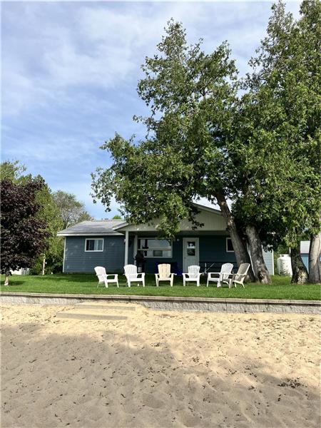 Nangor Bay 4 bedroom Cottage on Ottawa River (#D2) Waterfront  Beautiful Sand Beach