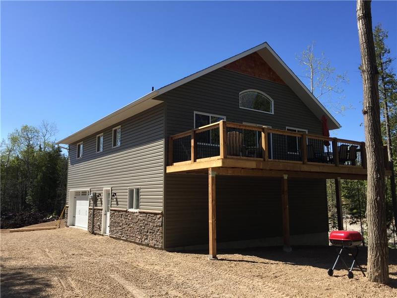 Escarpment Heights 4 Bedroom Cottage, Tobermory