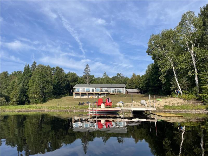 Newly Renovated Family Cottage - 2 Acres - 200 Feet Waterfront - Near Muskoka, Algonquin