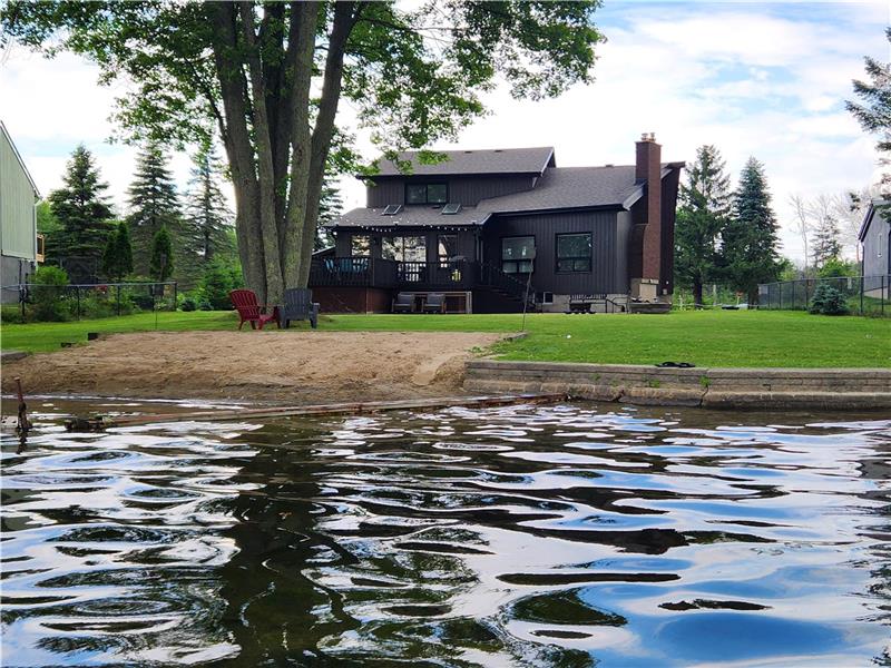Shoreview Cottage Waterfront Lakehouse on Lake Couchiching