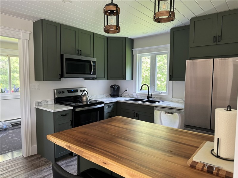 Cottage Lake Bernard Sundridge/Free WIFI/hot tub, /2.5 hours north of Toronto