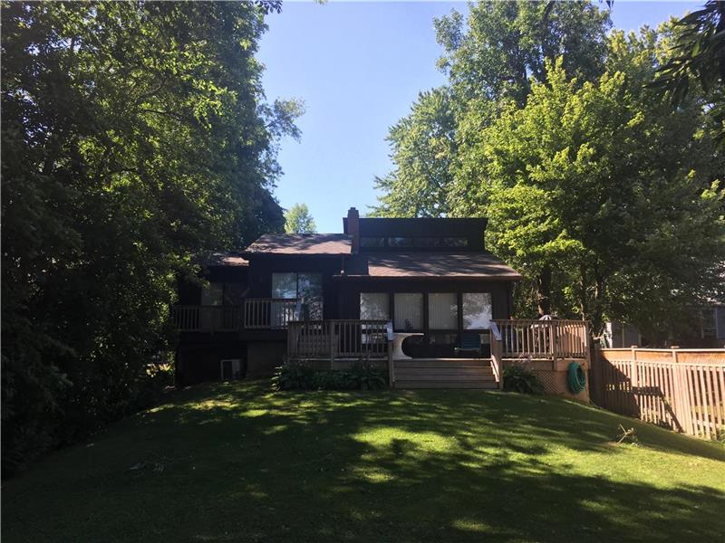 Lake Simcoe Lakefront Home - 1 Hr from Toronto