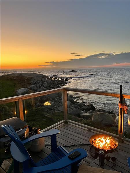 Lighthouse Lane Cottages - Beautiful Oceanfront Cottages just 3 Minutes From Peggy's Cove
