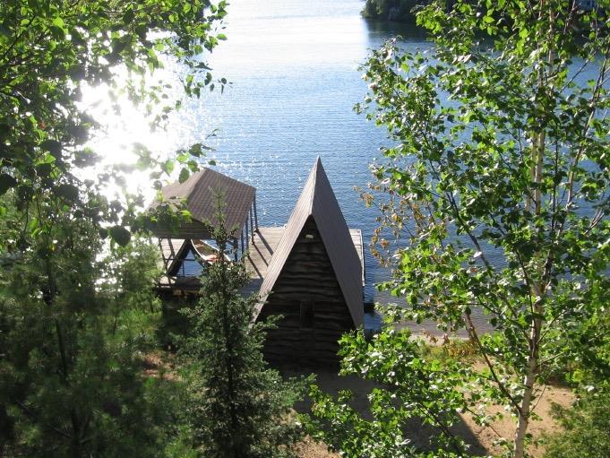 Escape to Clear Lake and enjoy a true cottage vibe with all the comforts of home! Sleeps 6