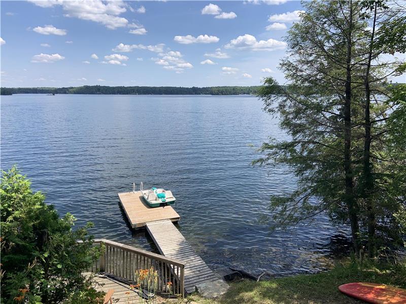 Breathtaking Views, Beautiful Lake Chandos, Available Labour Day Weekend