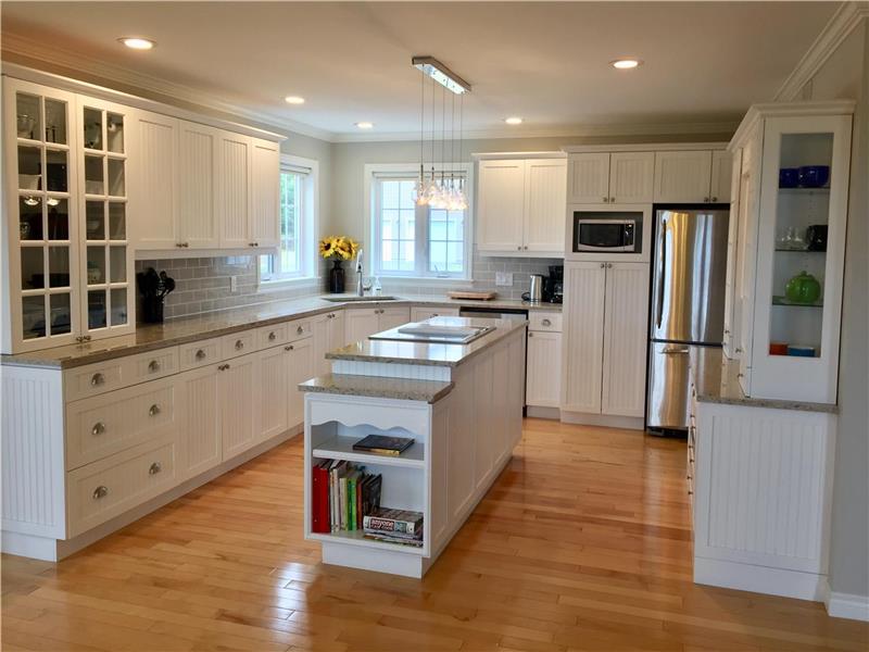 Lavender Manor. Minutes from the Beach!