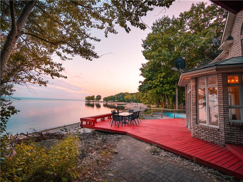 Waterfront Villa in Niagara region Port Colbourne