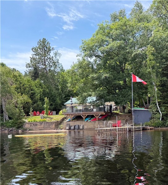 The Lone Oak Cottage - Cozy waterfront retreat near Algonquin - sandy shoreline - 3 bed/1bath