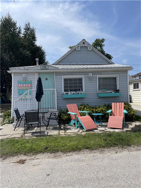 Talas Beach Cottage. Fun in the Sun by the Beach!