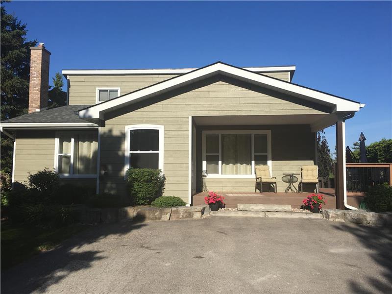 Homestead Heights is a 3 bedroom cottage with private beach access between Bayfield and Grand Bend