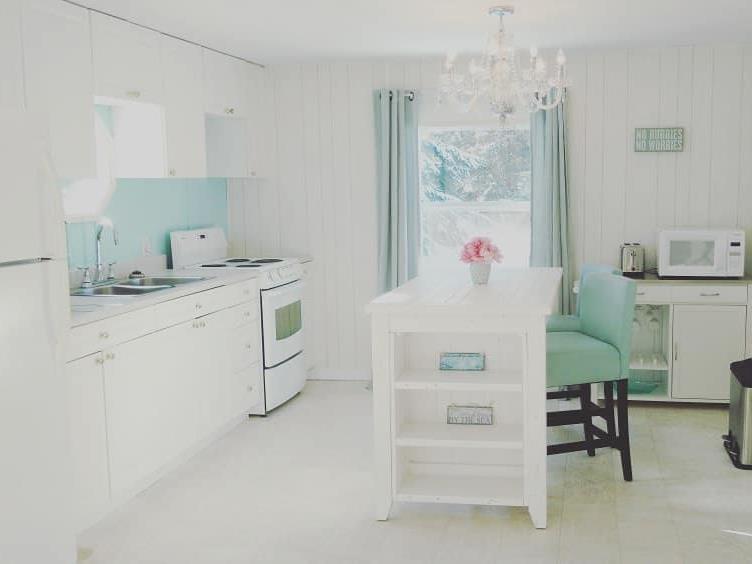 TRES BEAU CHALET 2 CHAMBRES A COUCHE A SEULEMENT QUELQUE MINUTES DE MARCHE D'UNE PLAGE PRIVE