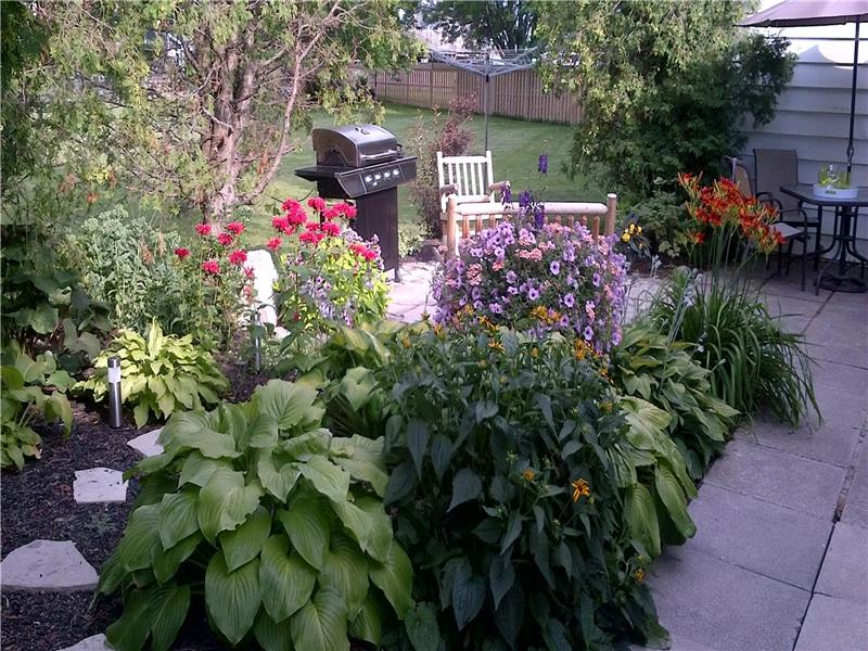 BLUEHAVEN COTTAGE    Grand Bend by the White Squirrel; spring/summer/fall/Christmas/New Years