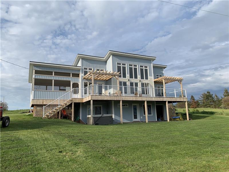 The Bach Waterfront Cottage - Flat River in Eastern PEI
