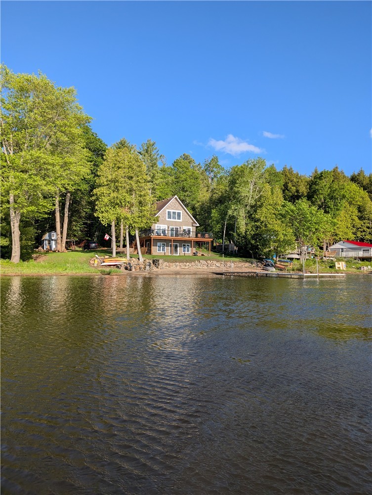 Beautiful Waterfront Cottage  Come and Unwind   1 HOUR TO OTTAWA