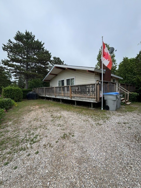 Port Franks Cottage - Vintage Cottage ambiance ,incredible sunset views, only a few steps to  beach.