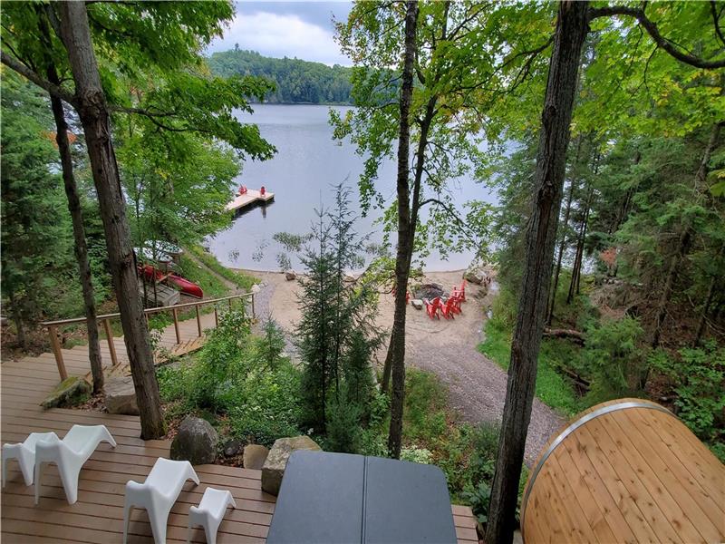 Serene and Beautiful Muskoka Retreat with BEACH, HOT TUB & SAUNA