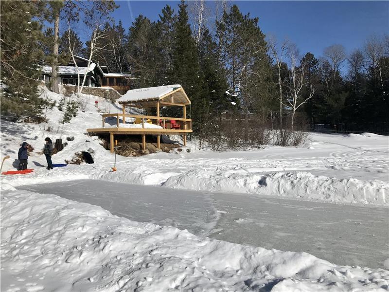 SERENDIPITY LODGE - nr Algonquin, sauna, wood stoves, stunning views & trails!