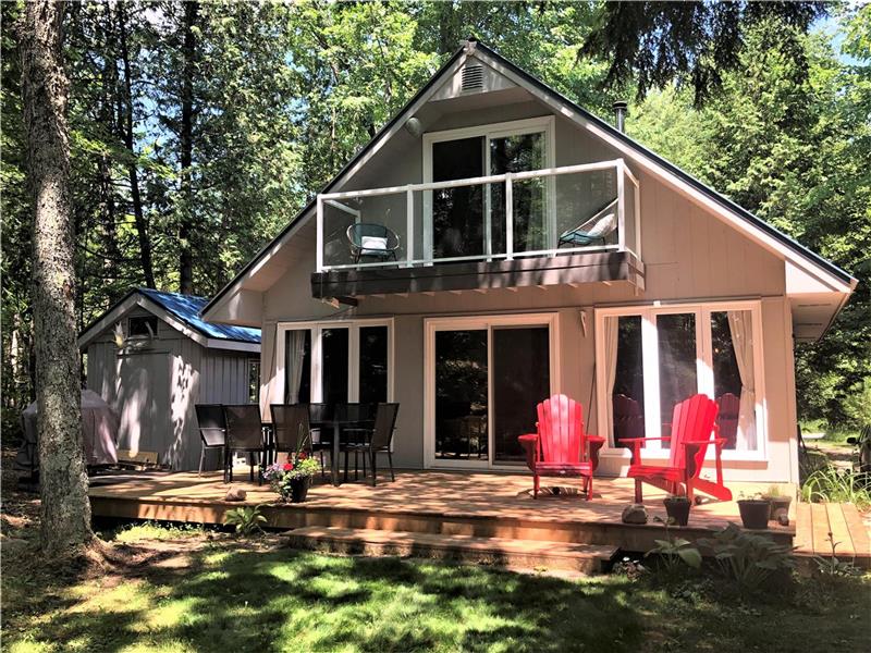 Cozy Cedar Cottage in Otter Lake. - Cottages for Rent in Otter