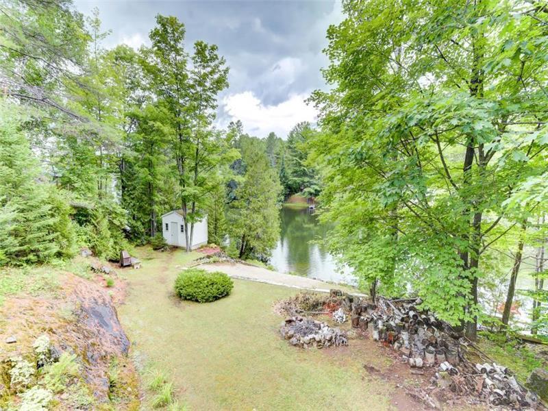 Waterfront Outaouais Sauna 45 min from Ottawa 3 bdrm, sandy, clean lake, shallow and deep entry
