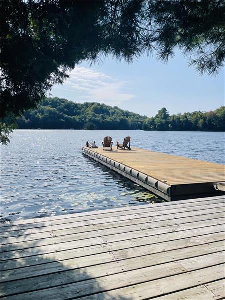 Lakefront cottage on picturesque Horseshoe Lake.