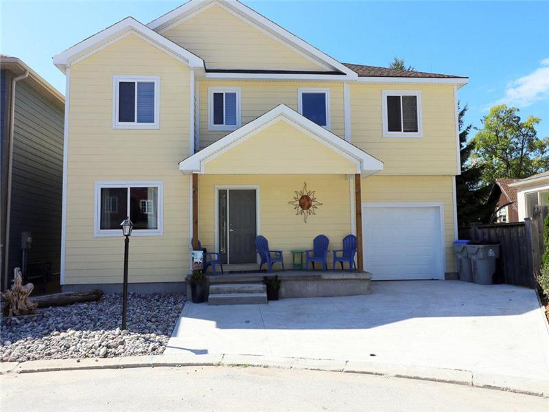 Sunny Haven: Luxury Getaway in Grand Bend - No Fees, Weeks Available!