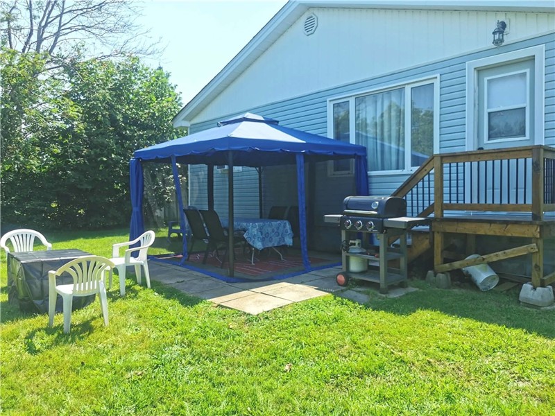 Book your 2026 vacation now at our lovely 3 bedroom cottage by the wharf & Parlee Beach!