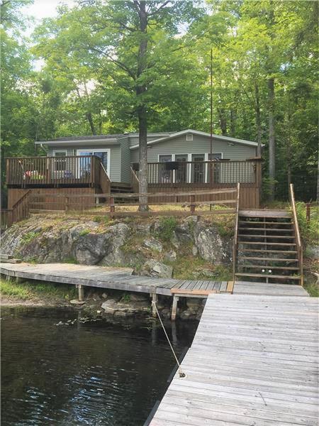 Bobs Lake 3 Bedroom Waterfront.  1000 SQFT.  Family of 4. South Frontenac, Near Sharbot Lake