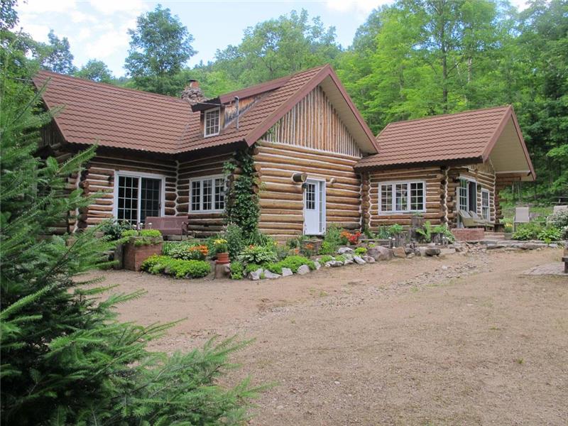 Chalet Lalonde, chalet en bois rond de 3000 pieds carres, Lac Ste-Marie, Mont Ste-Marie CITQ #320656