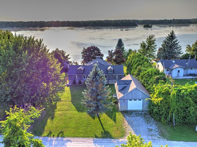 Gorgeous newly renovated cottage. Beautiful space for friends and families to have an amazing time!