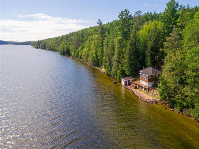 Bon Echo Breeze - Mazinaw Lake - With views of Bon Echo Rock!