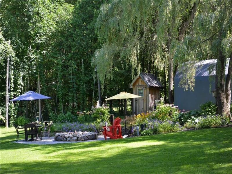 Peaceful Retreat Near Bruce Trail with Waterfall Hikes & Walks to the Lake